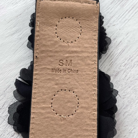 Floral Stretch Belt in Black Size S/M NWOT - Picture 7 of 7